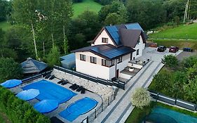 WILLA NA WYŁĄCZNOŚĆ 12 os BIESZCZADY z Salą Imprezową, Jacuzzi, Sauną, Balią Zewnętrzną oraz 2 baseny z podgrzewaną wodą - Rezydencja Matiaszówka
